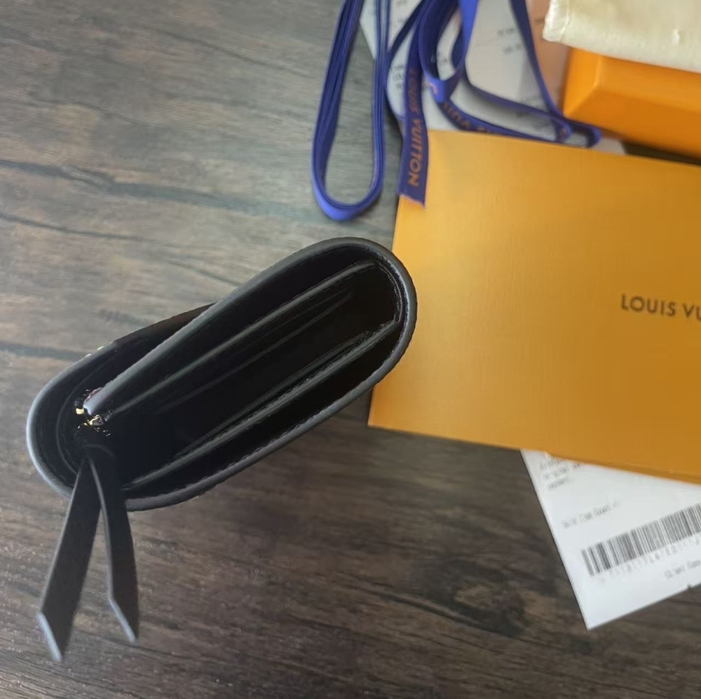 Louis Vuitton Monogram Victorine Wallet - Picture 3 of 12
